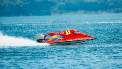 Jonas Andersson dan Shaun Torrente Juarai Sprint Race di F1H2O Grand Prix of Indonesia 2025