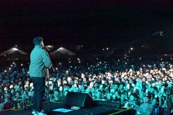 Hari Jadi Ke-80 Tapteng, Ribuan Warga Padati Malam Hiburan Rakyat