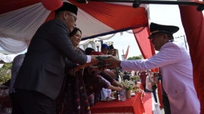 Pawai Defile Budaya Meriahkan Puncak Hari Jadi Ke-80 Tapteng