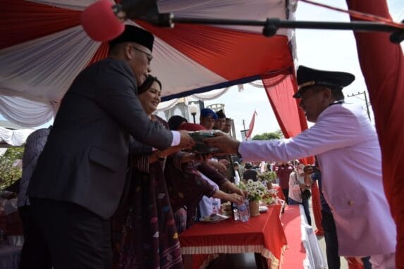 Pawai Defile Budaya Meriahkan Puncak Hari Jadi Ke-80 Tapteng