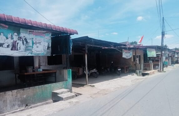 Masyarakat dan Jemaah Masjid Al-Mutaqien Resah Beroperasinya Perjudian di Warung Nenek