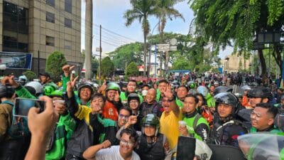 Secangkir Kopi Dingin Satukan Polisi, Mahasiswa dan Ojol di Medan di Tengah Unjuk Rasa