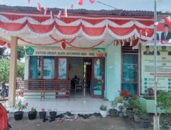 KUA Biru-biru Sekaligus Plt KUA Delitua dan Staf Gotong-royong Sambut HUT ke-80 Kemerdekaan RI