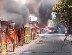 Lima Rumah Ludes Terbakar di Jalan Husni Thamrin Kisaran