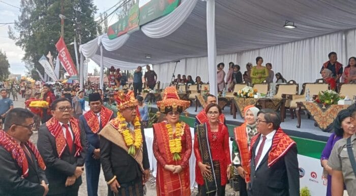 Wamen Kebudayaan RI Giring Ganesha Resmi Buka Festival Bunga dan Buah Karo 2025