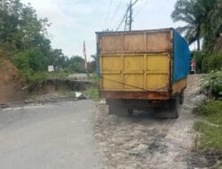 Pemkab Asahan Dinilai Tak Merespons Kondisi Badan Jalan Mandoge yang Longsor dan Kupak-kapik