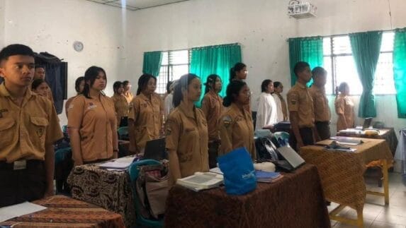 Semangat SMA Negeri 1 Kabanjahe Setiap Pagi Sematkan Cinta Tanah Air Lewat “Indonesia Raya”