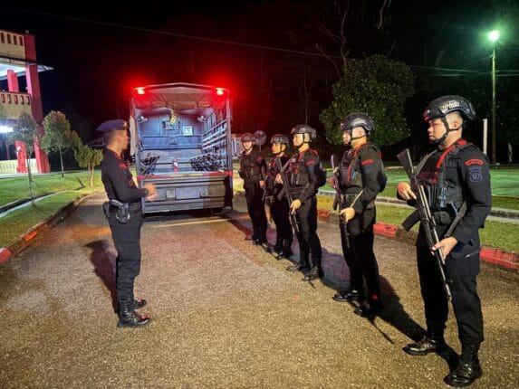 Brimob Polda Sumut Gelar Patroli Dialogis dan Sambangi Pos Kamling di Gunungsitoli