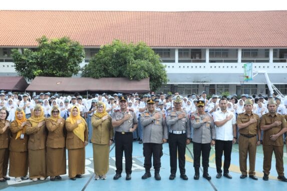 Kapolda Sumut Motivasi Siswa SMA Negeri 1 Medan
