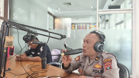 Sinergi Polisi dengan Warga: Penguatan Sistem Keamanan Lingkungan Lewat Pos Kamling