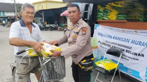Polres Pelabuhan Belawan Gelar Gerakan Pangan Murah Polri, Jual 1 Ton Beras SPHP di Belawan II