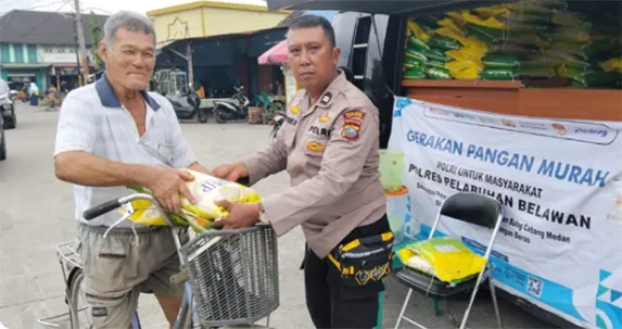 Polres Pelabuhan Belawan Gelar Gerakan Pangan Murah Polri, Jual 1 Ton Beras SPHP di Belawan II