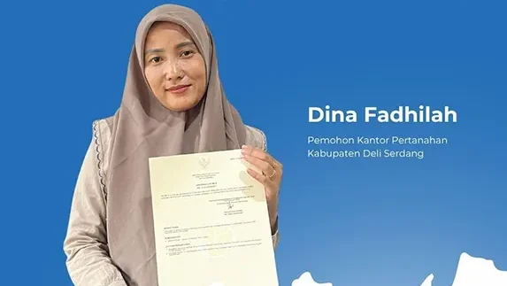 BPN Deliserdang Serahkan Sertifikat Tanah Kepada Ibu Dina