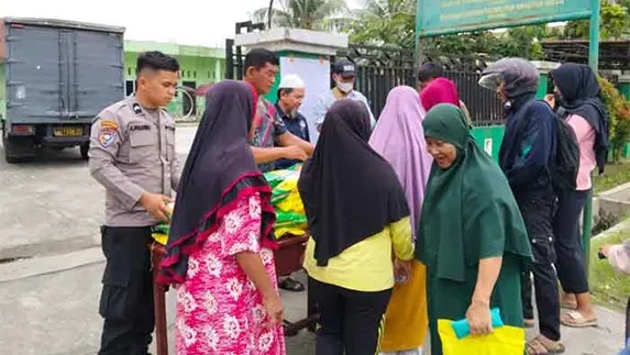 Jumat Berkah Polda Sumut: Polri Turun Langsung Bantu Masyarakat Lewat Gerakan Pangan Murah