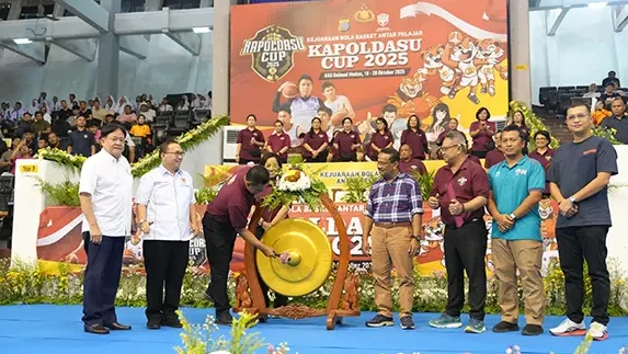 Kapolda Sumut Buka Kejuaraan Bola Basket 'Kapoldasu Cup 2025' Antarpelajar di Unimed