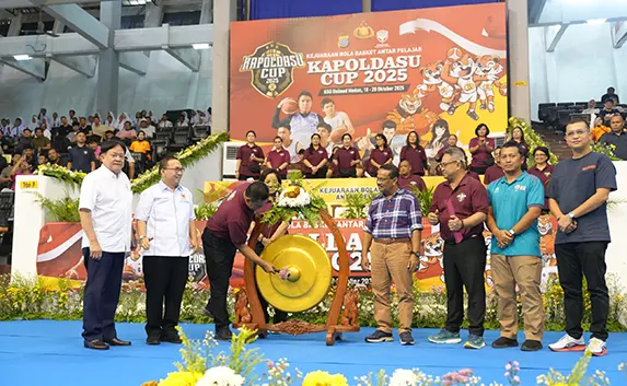 Kapolda Sumut Buka Kejuaraan Bola Basket 'Kapoldasu Cup 2025' Antarpelajar di Unimed