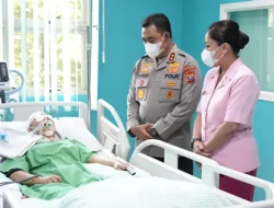 Kapolda Sumut Jenguk Korban Laka Lantas, Sampaikan Keprihatinan dan Doa untuk Kesembuhan