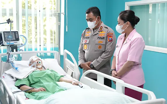 Kapolda Sumut Jenguk Korban Laka Lantas