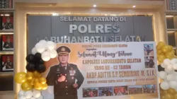 Hangat dan Akrab, Media Center Polres Labusel Beri Kejutan Ulang Tahun untuk Kapolres