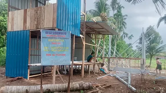 Pembangunan Kandang Ayam Petelur dan Pondok di Desa Sidomulyo