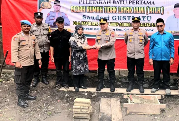 Polres Solok Bersama Baznas Bedah Rumah untuk Warga Tak Mampu