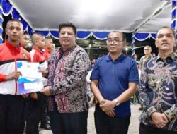 Bupati Samosir Apresiasi dan Berikan Penghargaan Kepada Paskibraka