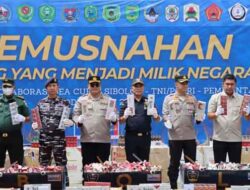 Kapolres Tapteng Saksikan Pemusnahan Rokok Ilegal dan Miras