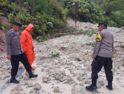 Jalinsum Sipirok-Taput Lumpuh Total Akibat Longsor