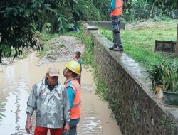 Kades Suka Makmur Kecamatan Deli Tua Tinjau Lokasi Banjir di 3 Dusun