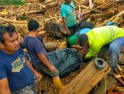 Banjir dan Longsor Tapteng Tewaskan 47 Orang
