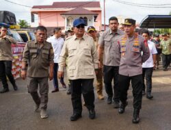 Tiba di Tapteng, Presiden Prabowo Tinjau Lokasi Bencana