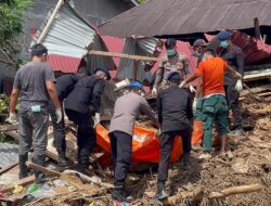 Brimob Temukan Jenazah Orang Tua Personelnya di Lokasi Longsor Sibolga: Misi Tanggap Bencana Berbalut Haru
