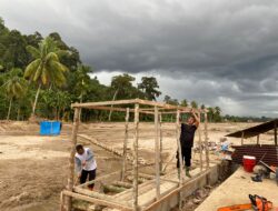 Brimob Polda Sumut Bangun MCK dan Tandon Air Bersih untuk Korban Banjir Bandang di Batang Toru