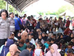 Polri Hadir untuk Ringankan Beban Warga Terdampak Banjir di Tanjung Pura