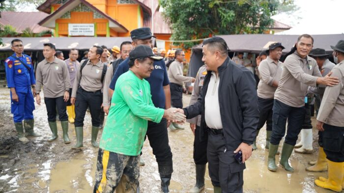 Kabaharkam Polri Kunjungi Posko Bencana di Kabupaten Aceh Tamiang