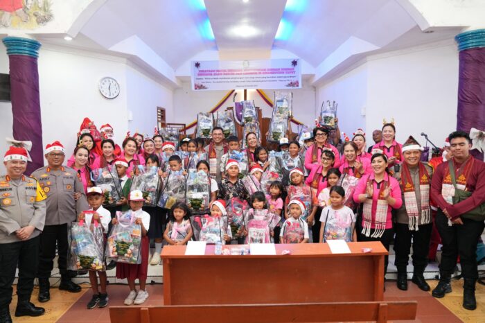 Dalam Doa dan Kasih, Kapolda Sumut Rayakan Natal Bersama Warga Terdampak Bencana di Adiankoting
