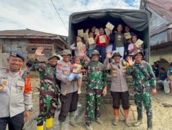 Bantuan Susu dari Presiden Membuat Senyum Anak-anak di Pasar Huta Godang