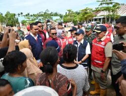 Ketua Umum PMI dan Wabup Tapteng Serahkan Bantuan untuk Korban Bencana Alam