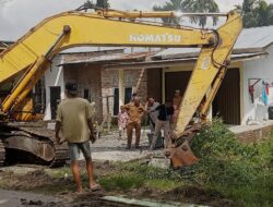 Pemerintah Desa Marindal Satu Giat Gotong Royong di Jalan Sari Ujung 