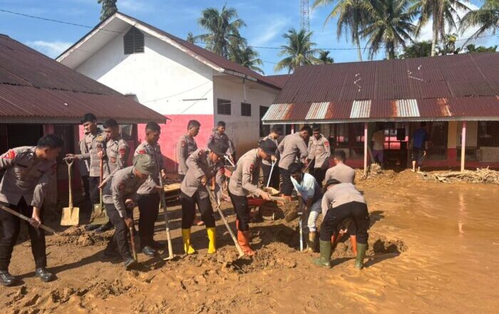 Sekolah Terdampak Bencana Dibersihkan, Polda Sumut Fokus Pulihkan Dunia Pendidikan