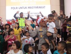 Polres Tapteng Rayakan Natal 2025 Bersama Pengungsi Korban Bencana di GOR Pandan