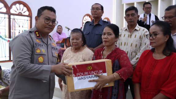 Keluarga Besar Polres Sibolga Laksanakan Natal Bersama Masyarakat