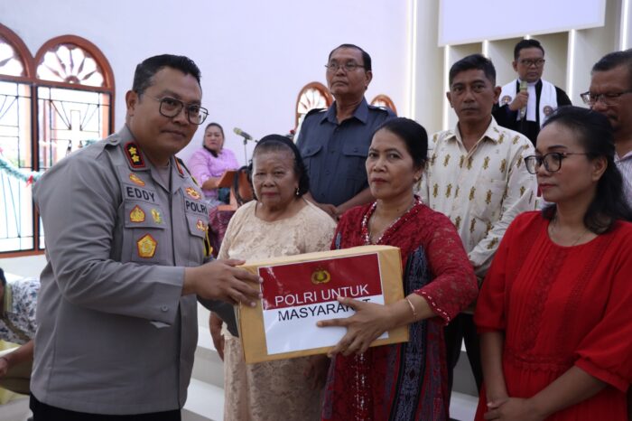 Keluarga Besar Polres Sibolga Laksanakan Natal Bersama Masyarakat