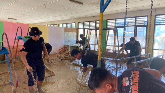 Kepedulian Polda Sumut Kuatkan Warga Tapteng Pascabencana