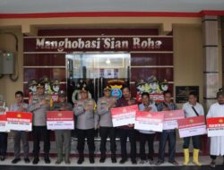 Wakapolri Salurkan Bantuan Kemanusiaan dan Siapkan Sumur Bor Bagi Warga Terdampak Banjir Bandang Tapteng