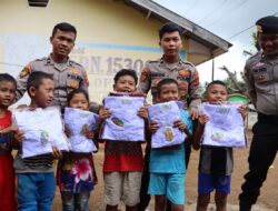 Peduli Masa Depan Anak Bangsa, Wakapolri Beri Bantuan Seragam Sekolah Pascabencana di Tapteng