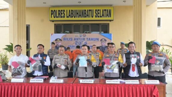 Gelar Konferensi Pers Akhir Tahun, Polres Labusel Paparkan Semua Kinerja Disiplin dan Pencapaian Serta Inovasi