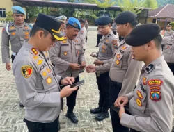 Antisipasi Judi Online, Kapolres Tapteng Sidak Mendadak Ponsel Anggota