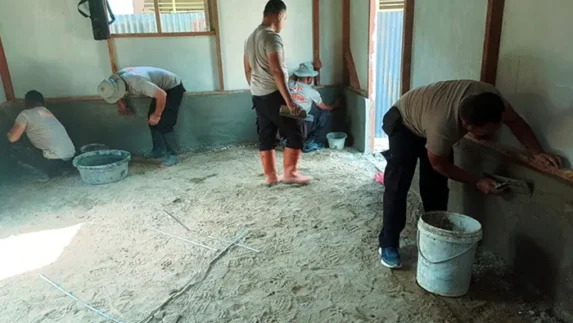 Bersama Warga Bangkit Pascabanjir, Brimob Lanjutkan Pembangunan Hunian Sementara