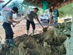 Brimob Batalyon C Pelopor dan TNI Gotong Royong Pulihkan Rumah Warga